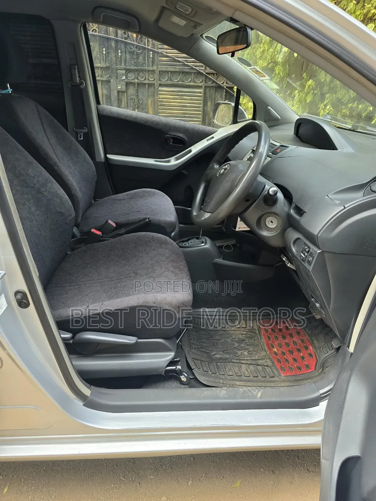 Toyota Vitz 1.3 FWD 5dr 2008 Silver