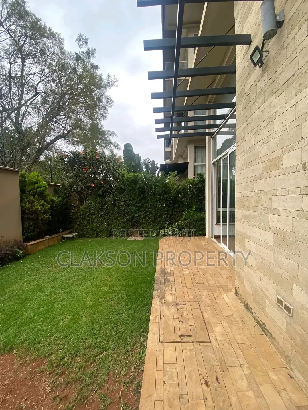 4bdrm Townhouse / Terrace in Lavington, Valley Arcade for rent