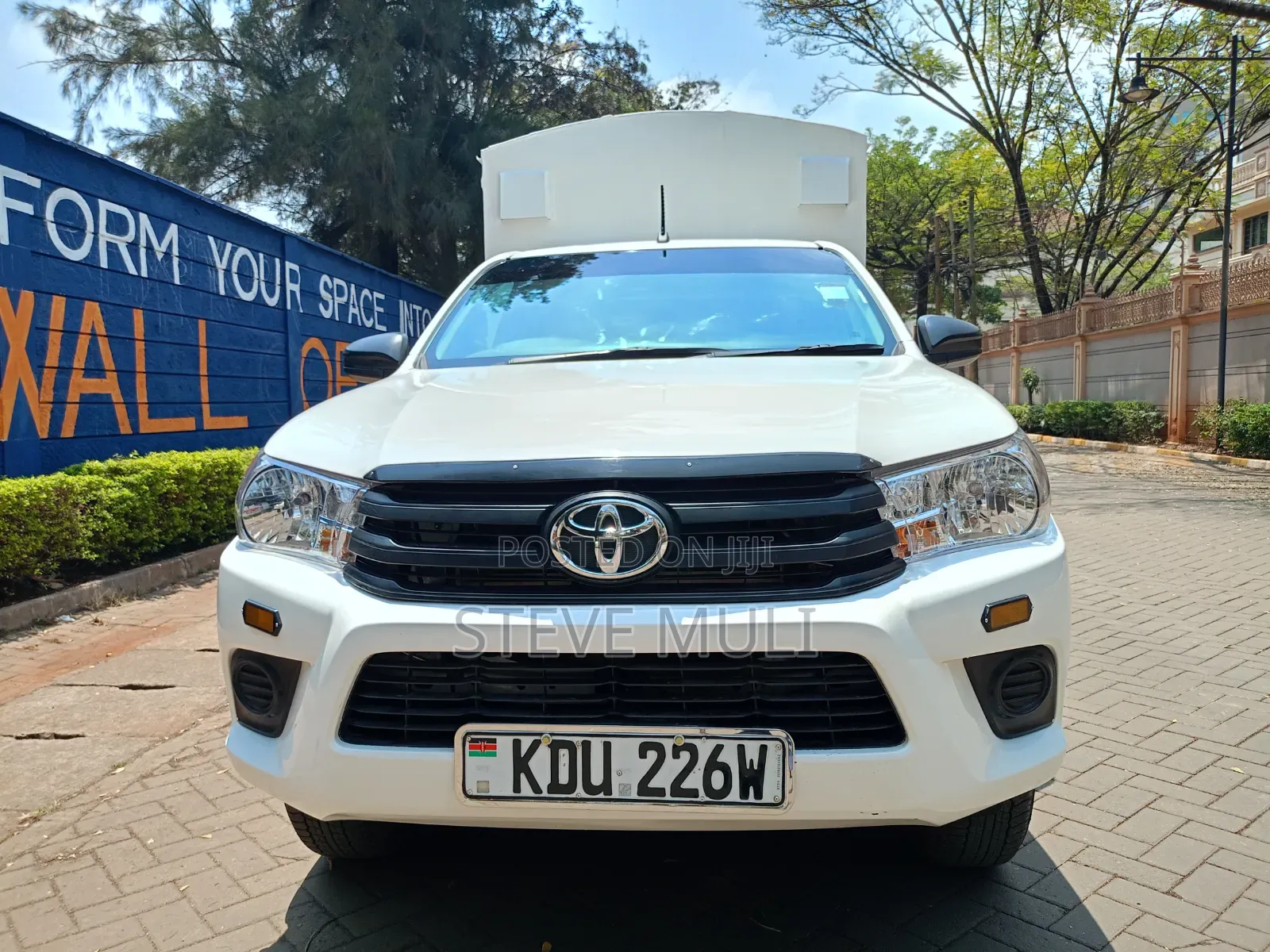Toyota Hilux 2025 White
