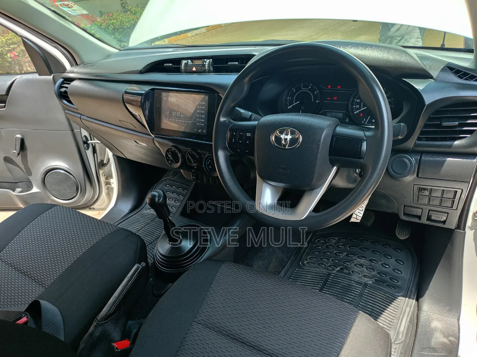 Toyota Hilux 2025 White