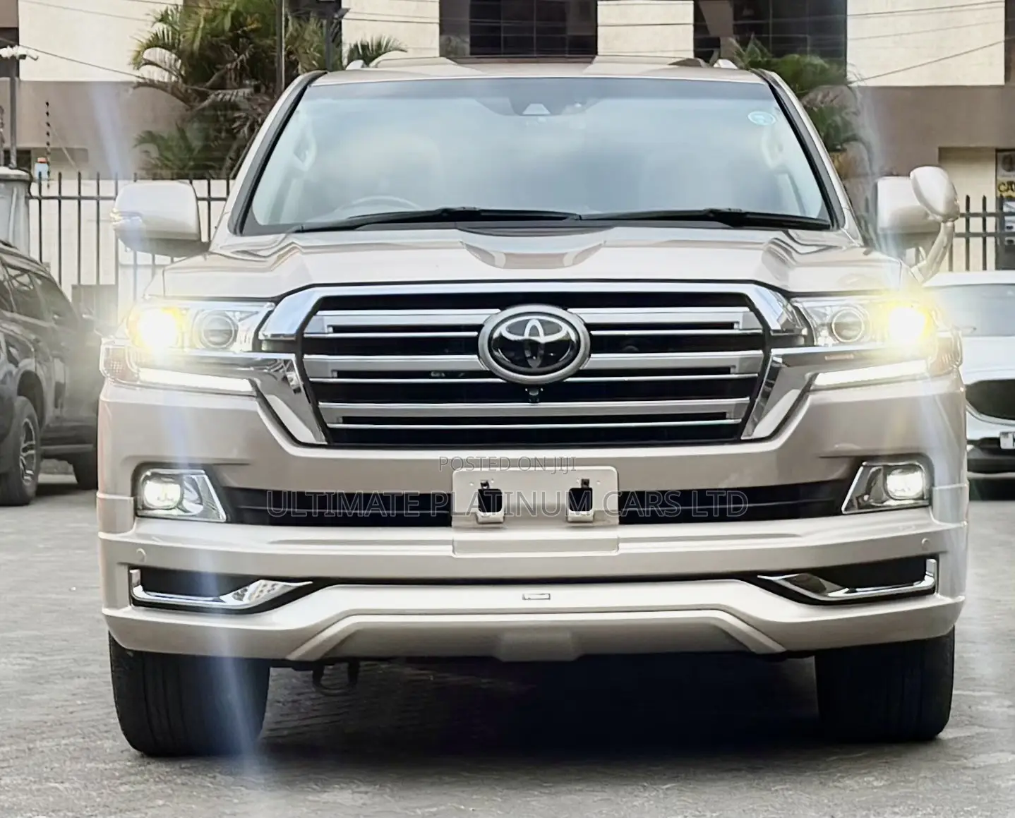 Toyota Land Cruiser 4.6 V8 ZX 2019 Gold