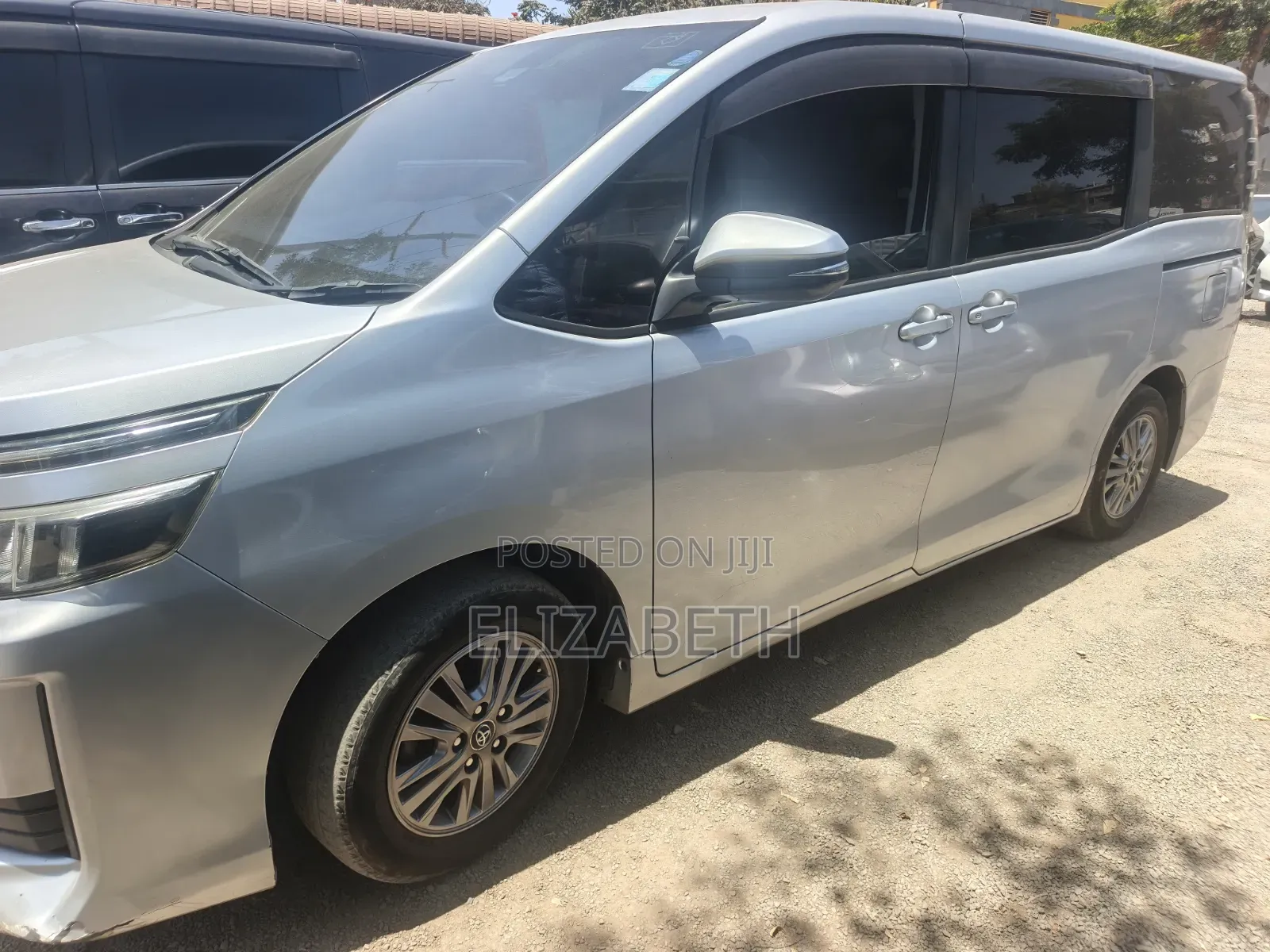 Toyota Voxy 2016 Silver