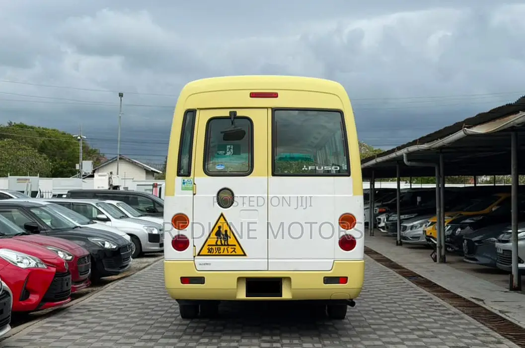 Mitsubishi Fuso Rosa 2019 Yellow