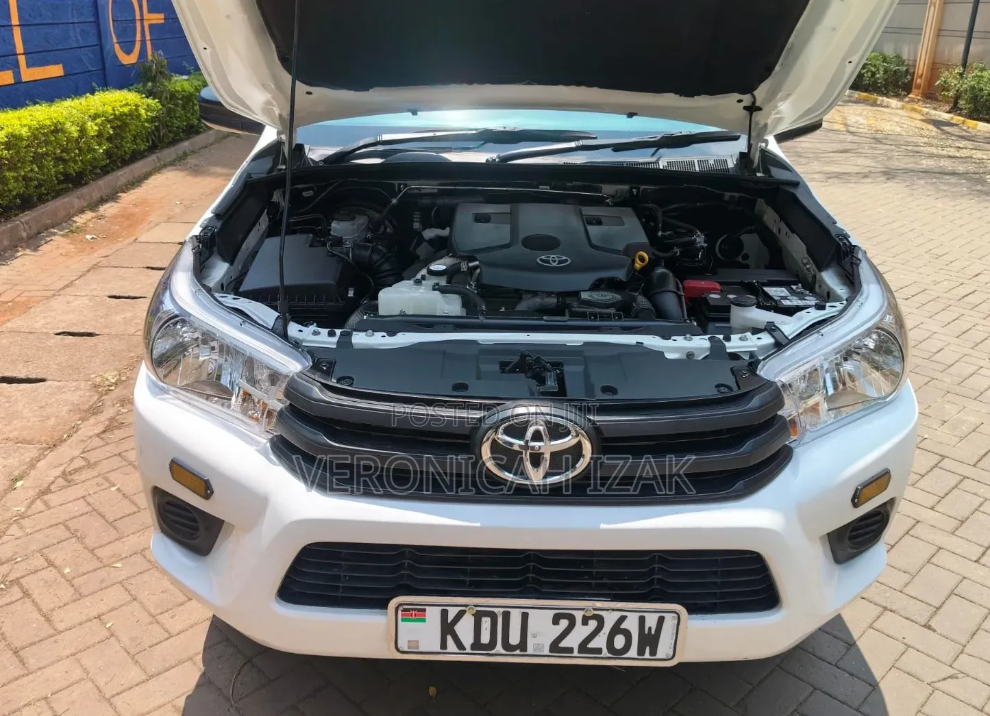 Toyota Hilux 2025 White