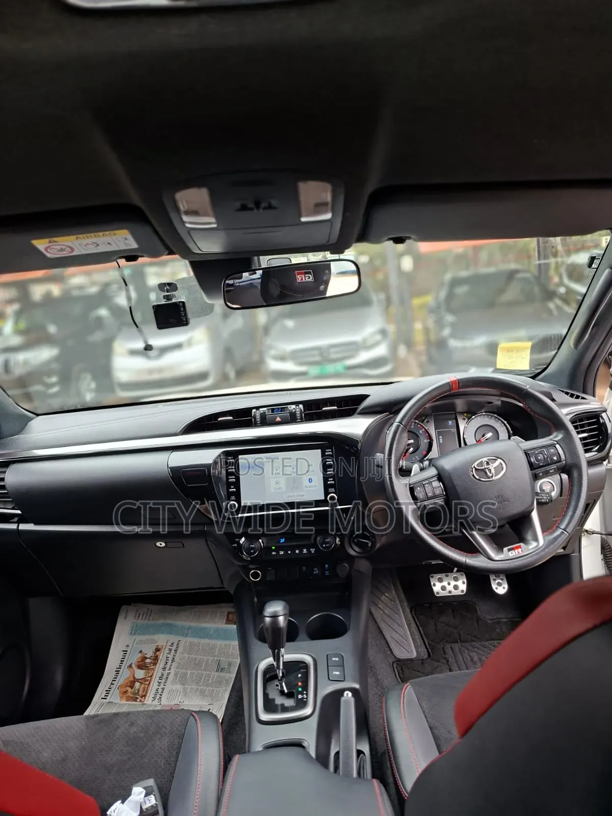 Toyota Hilux 2023 White
