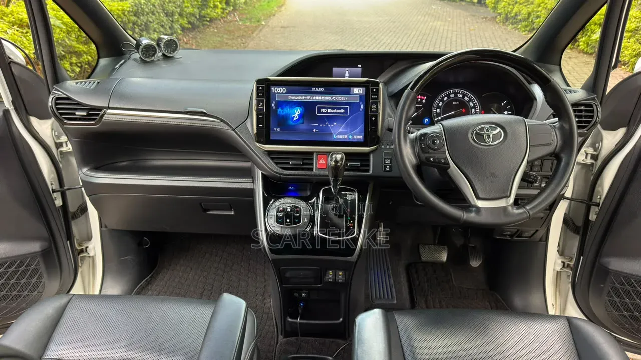 Toyota Esquire 2018 White