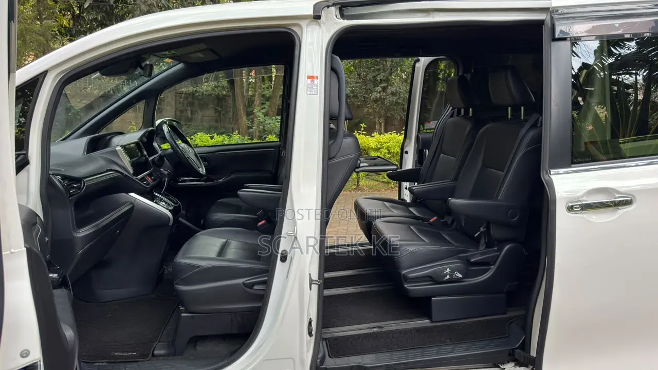 Toyota Esquire 2018 White
