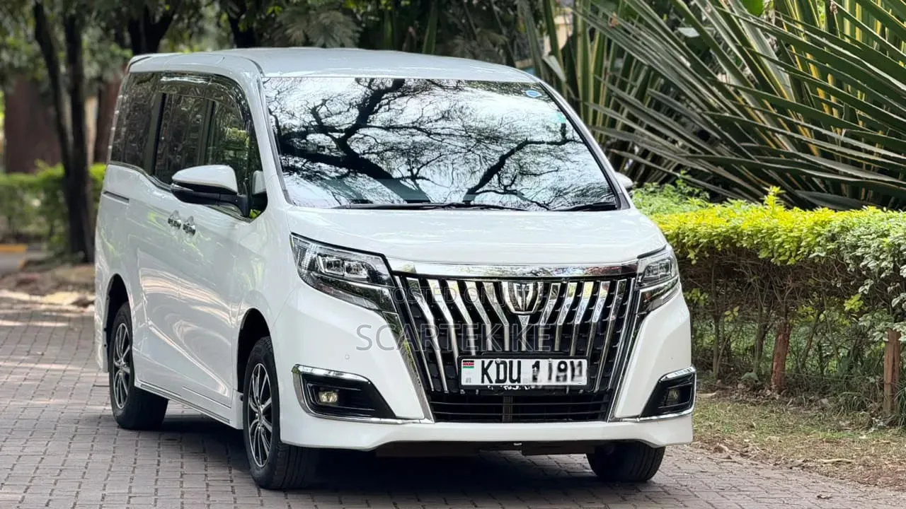 Toyota Esquire 2018 White
