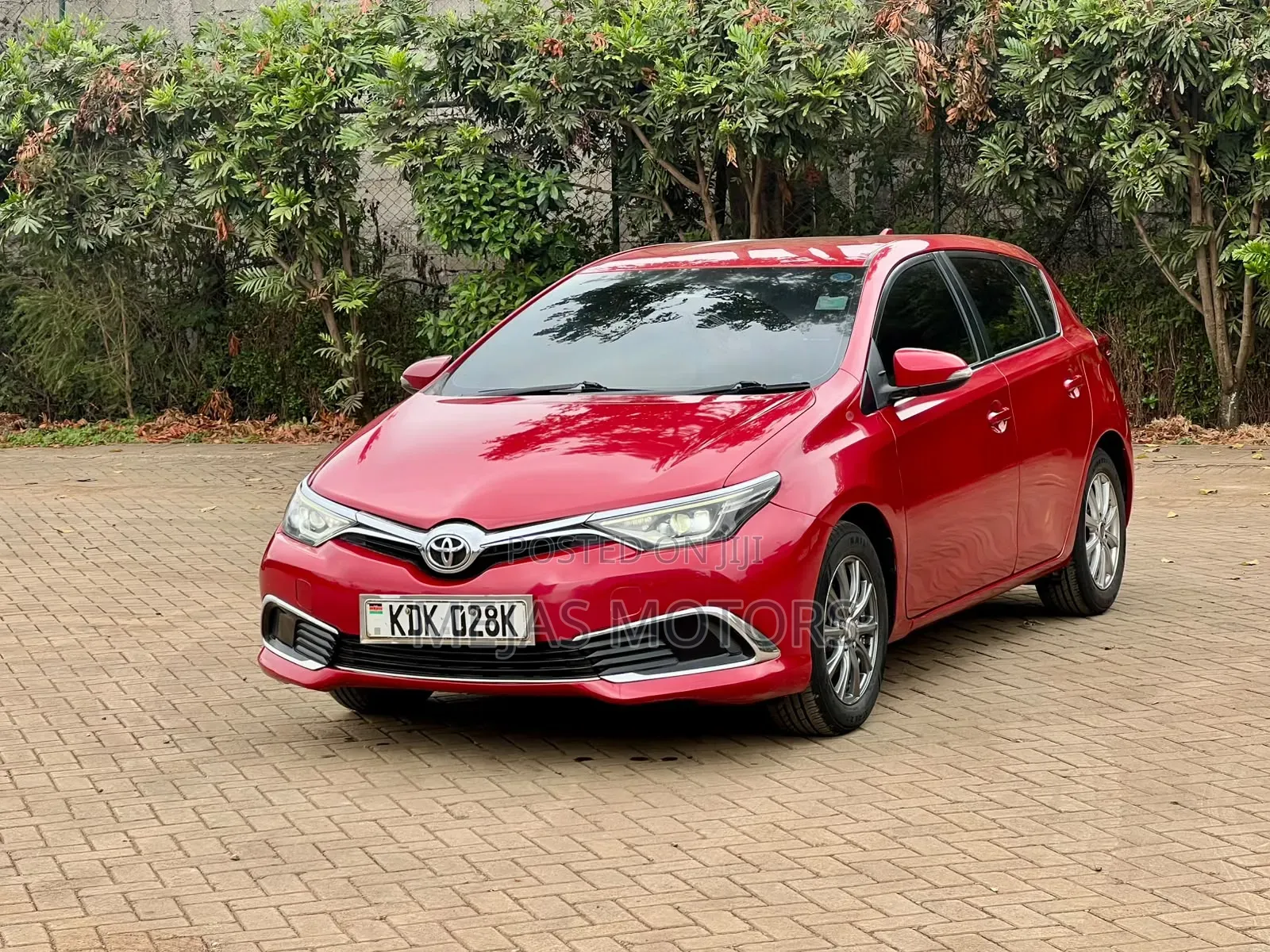 Toyota Auris 2016 Red
