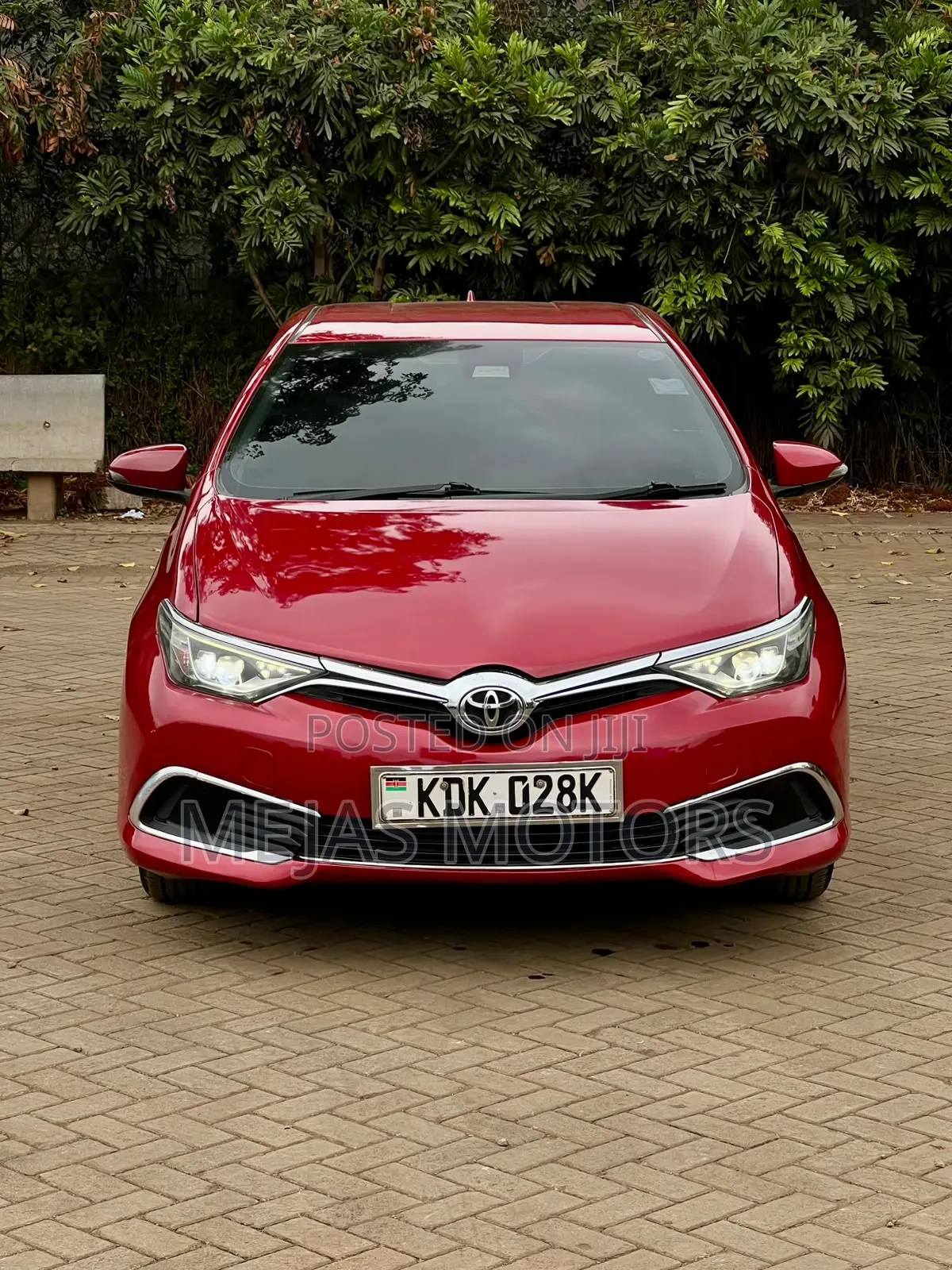 Toyota Auris 2016 Red