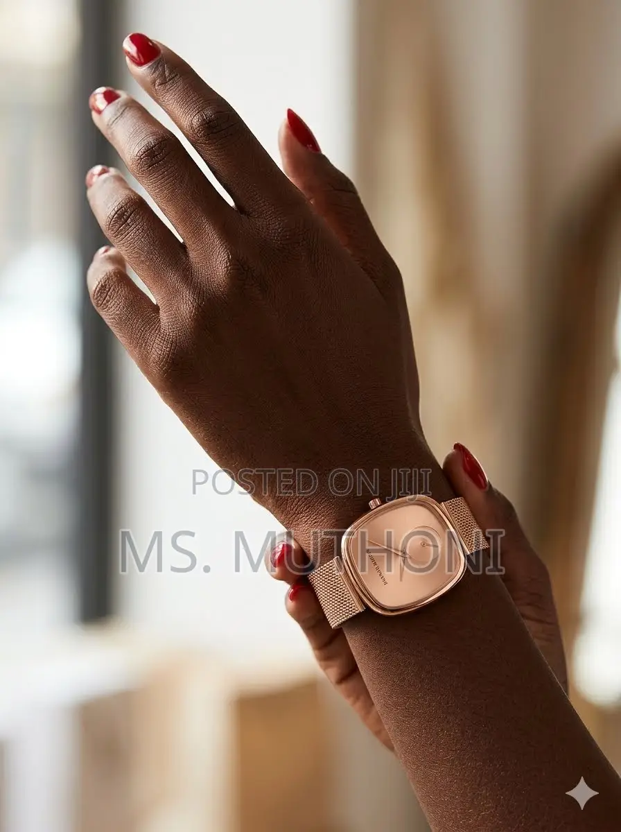 Elegant Hannah Martin Tonneau-Shaped Women's Quartz Wristwatc