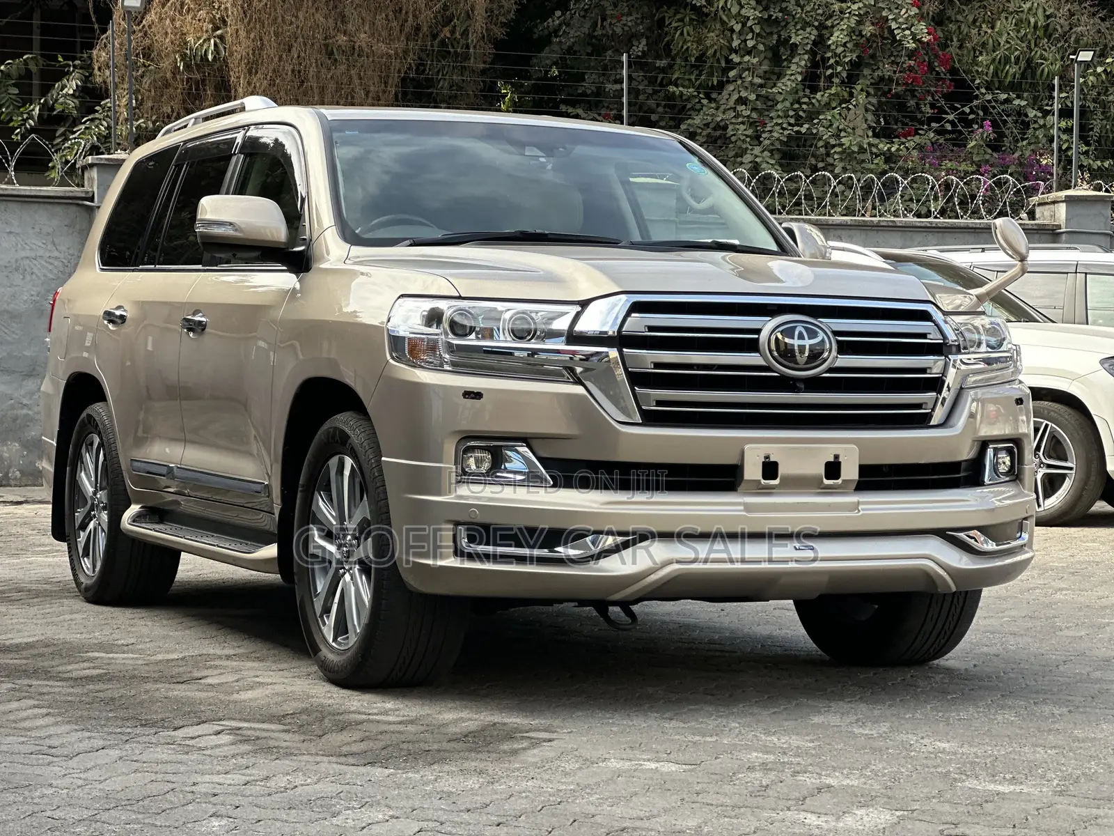Toyota Land Cruiser 4.6 V8 ZX 2019 Gold