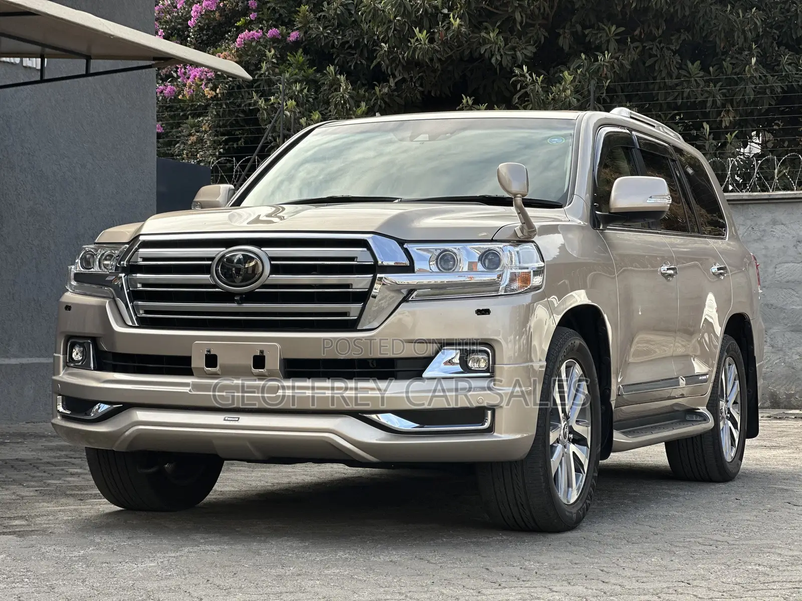 Toyota Land Cruiser 4.6 V8 ZX 2019 Gold