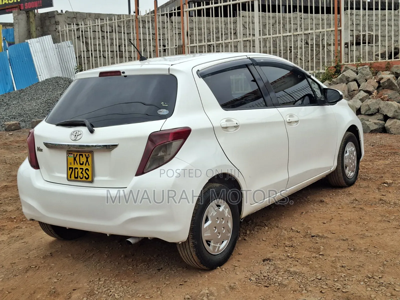 Toyota Vitz 1.3 FWD 5dr 2012 White
