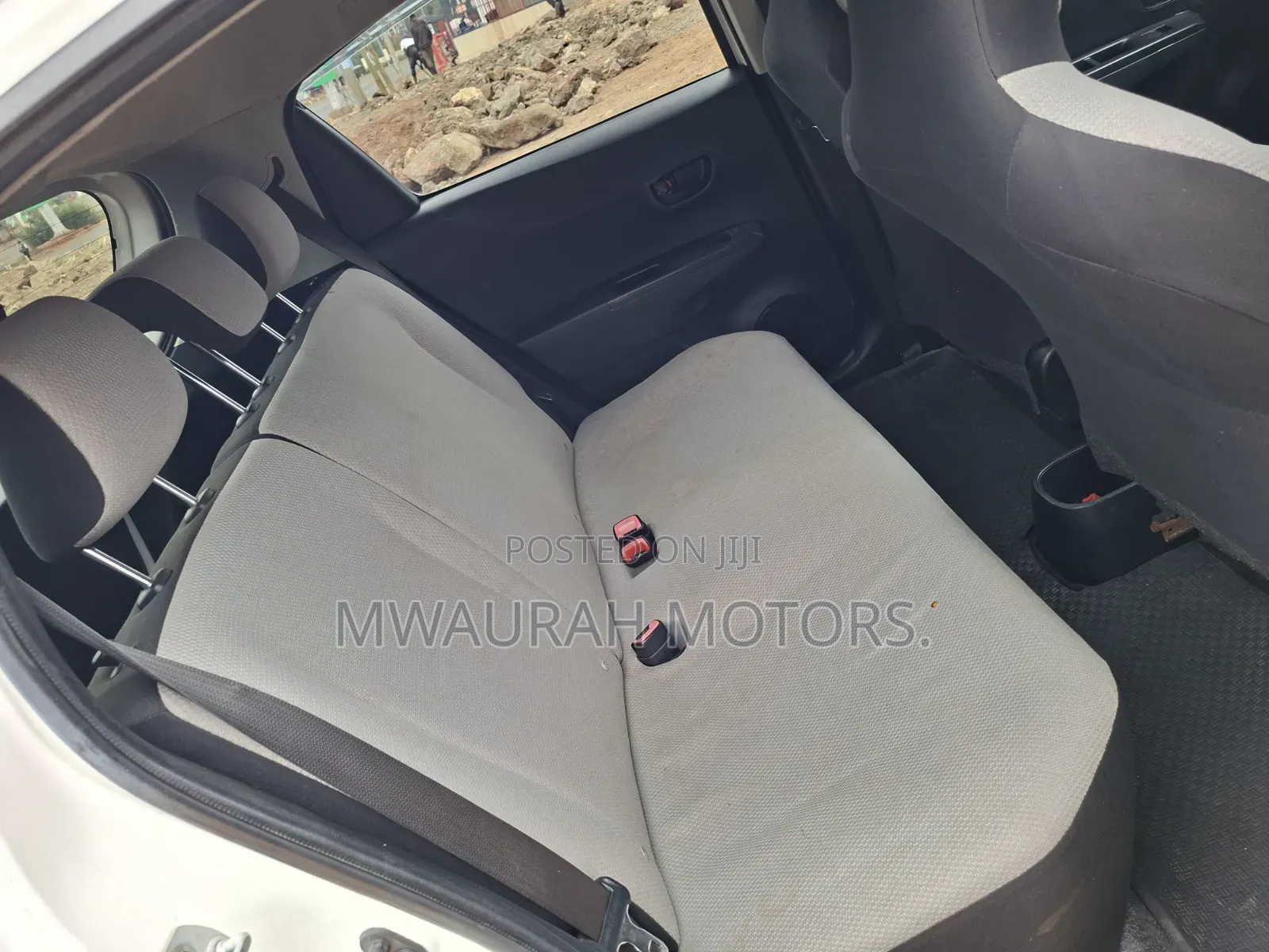 Toyota Vitz 1.3 FWD 5dr 2012 White