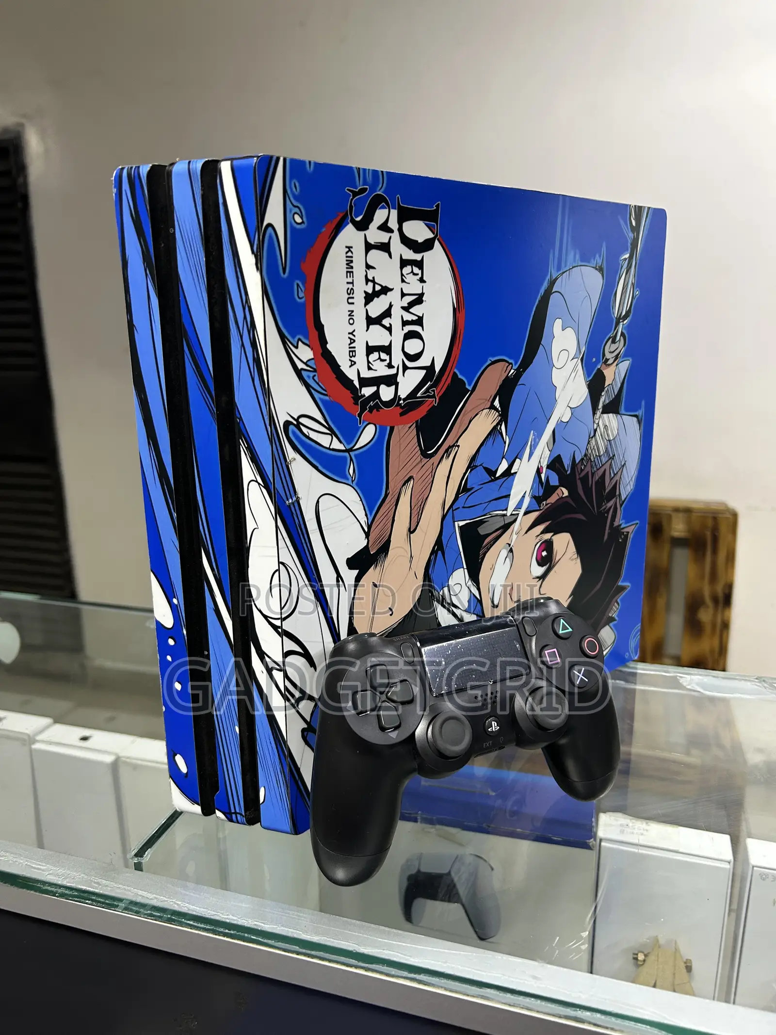 Playstation 4 Pro 1Tb + 1 Controller