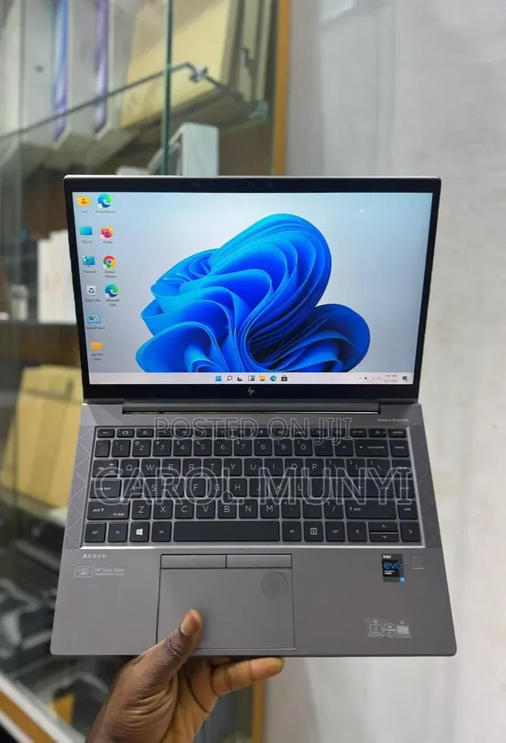 New Laptop HP ZBook Firefly 14 G7 16GB Intel Core i5 SSD 256GB