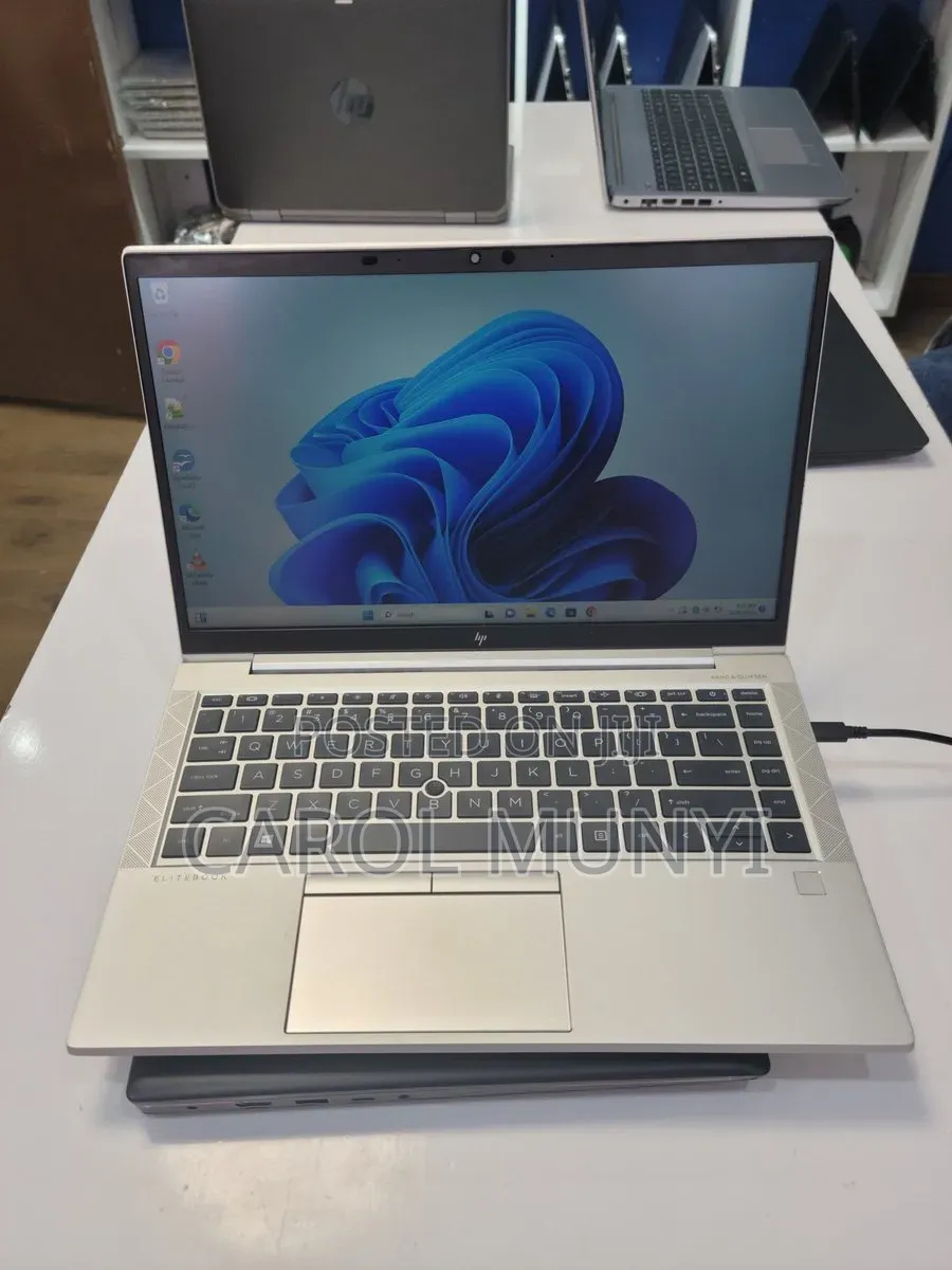 New Laptop HP ZBook Firefly 14 G7 16GB Intel Core i5 SSD 256GB