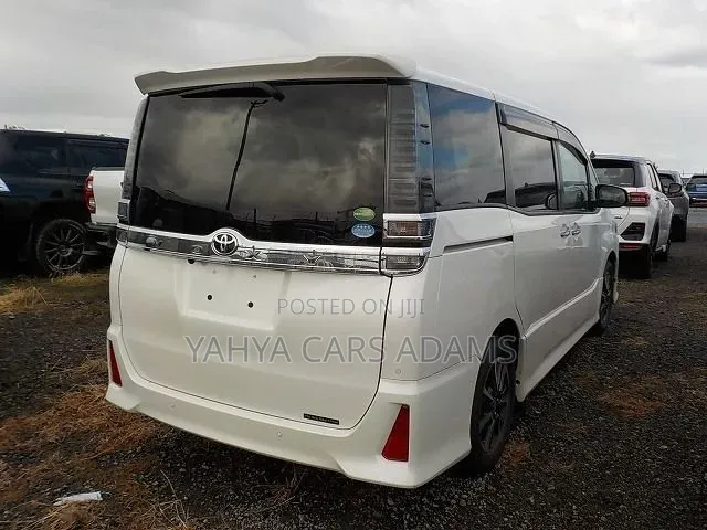 Toyota Voxy 2019 Pearl