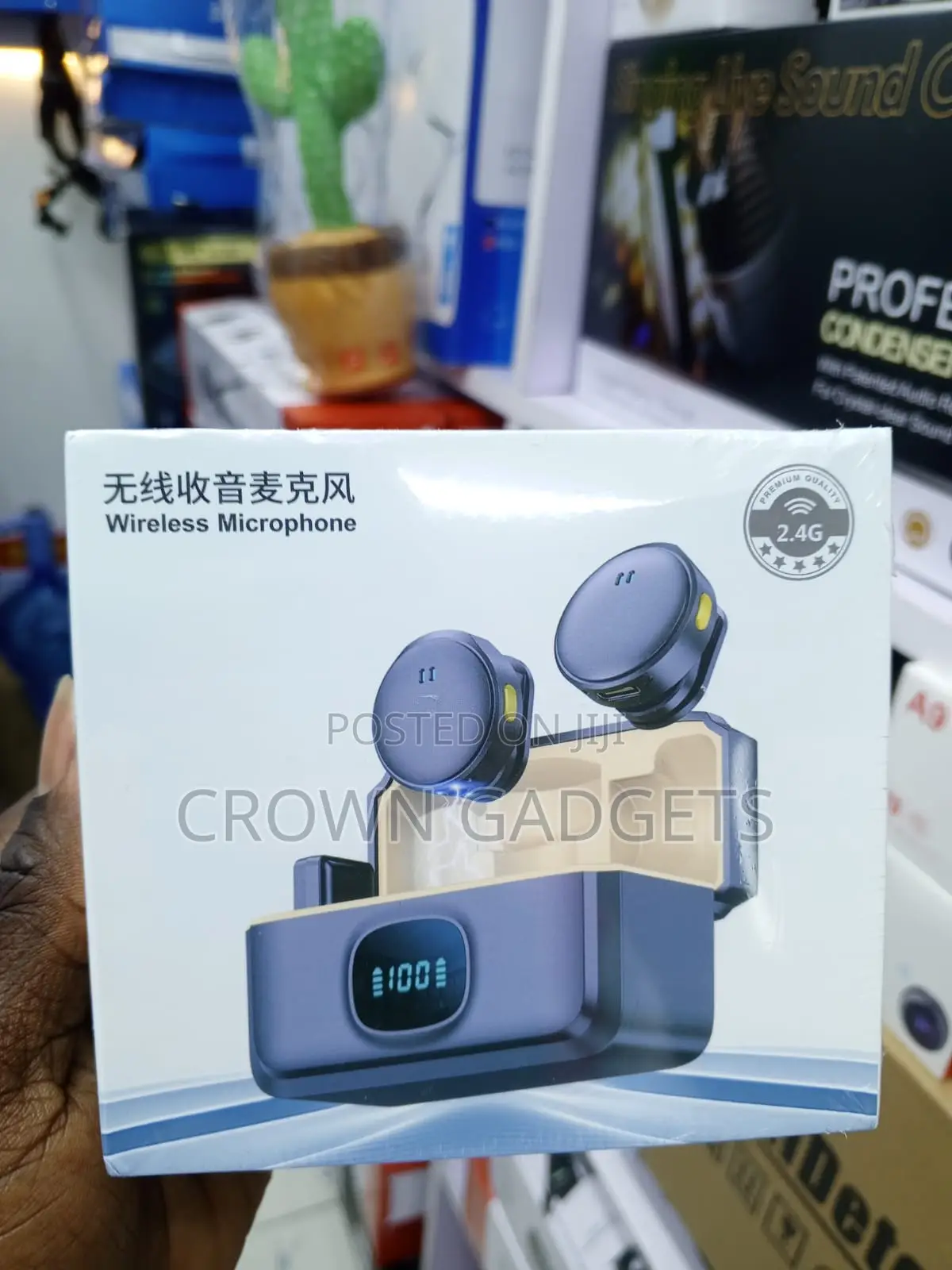 Q8 Dual Wireless Lavalier Microphone With Digital Charging Case