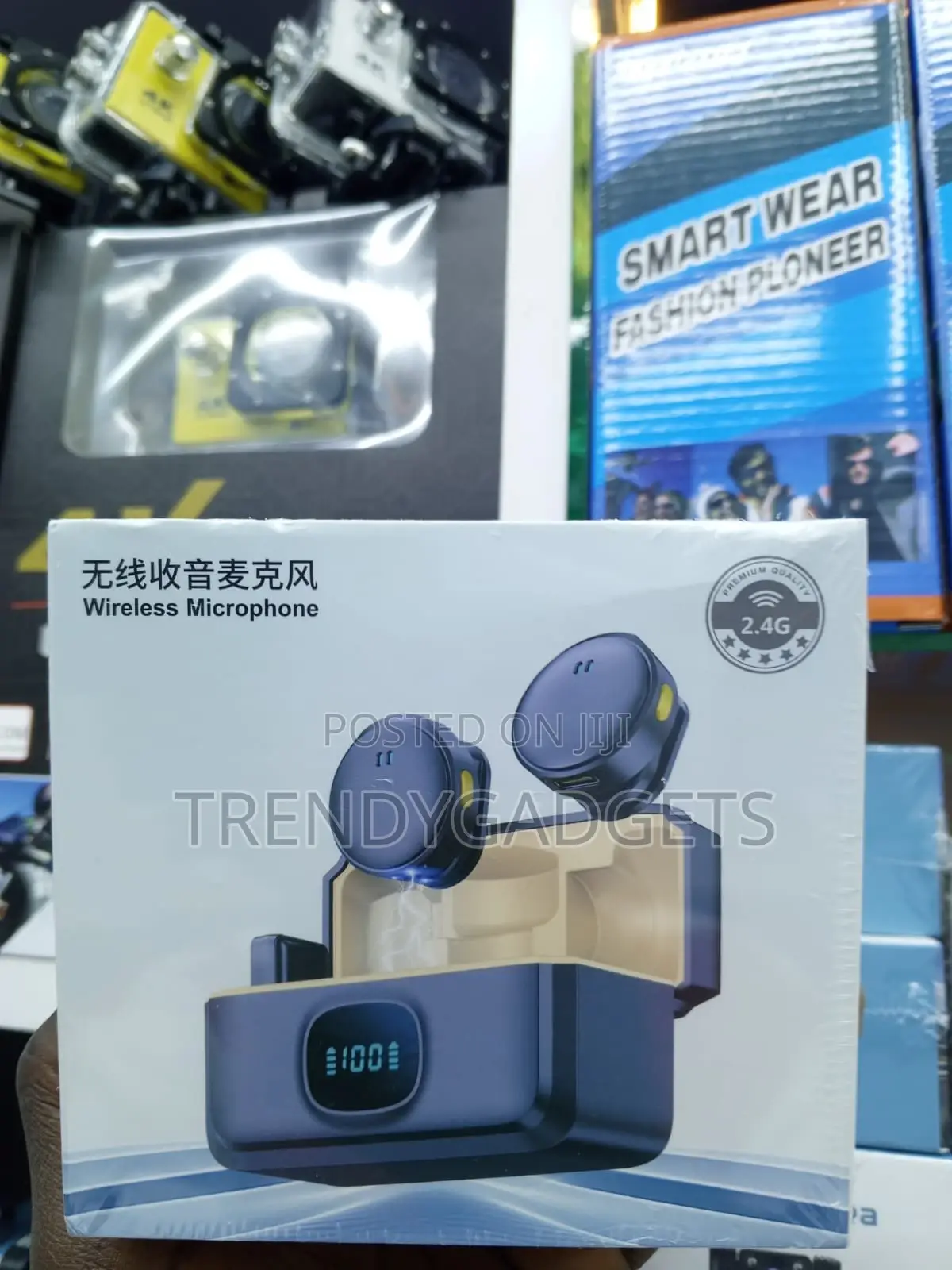 Q8 Wireless Lavalier Mic Set With 2 Mini Clip-on Transmitters