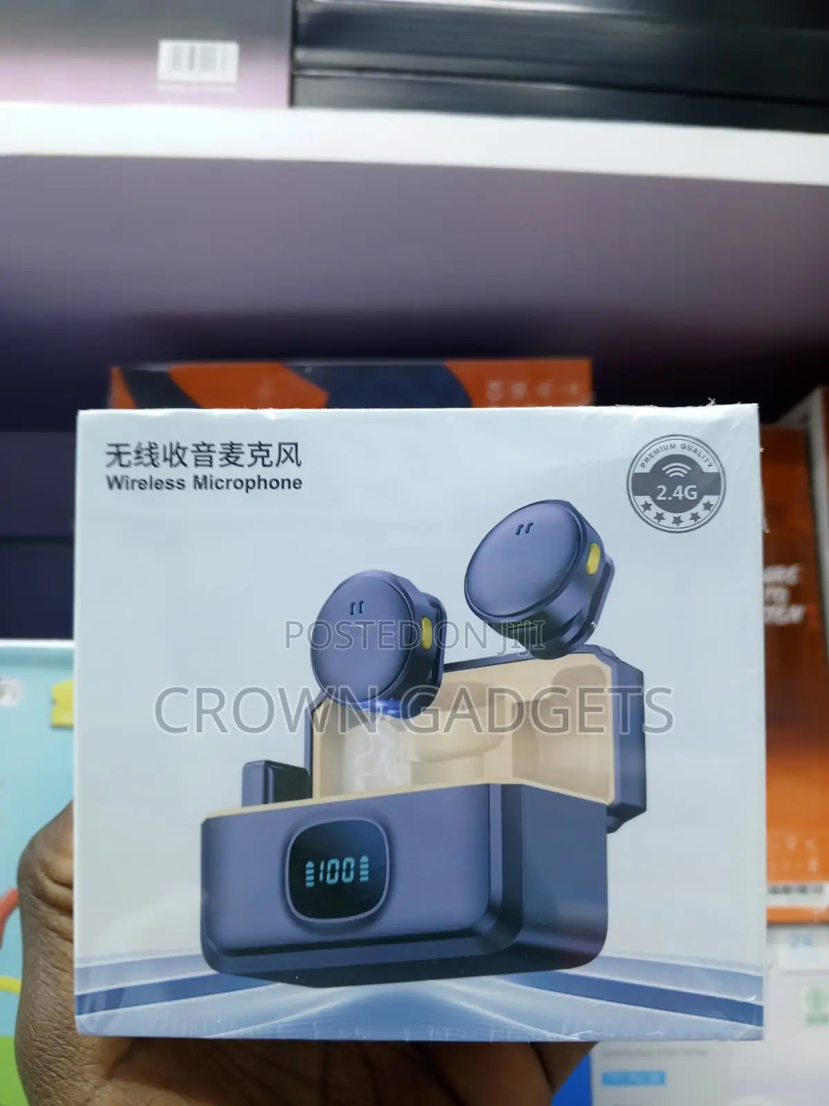 Q8 2.4G Wireless Lavalier Mic With Digital Battery Indicator