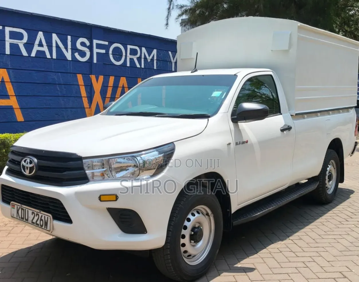 Toyota Hilux 2025 White