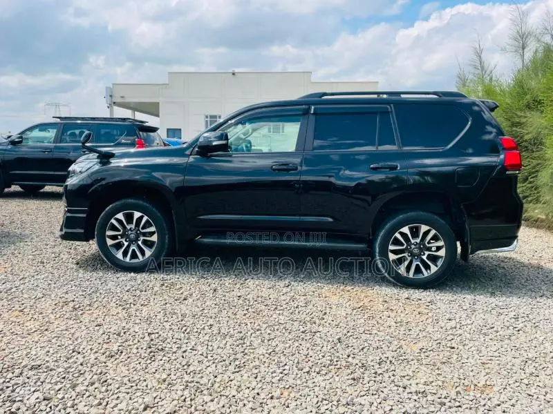 Toyota Land Cruiser Prado 2021 Black