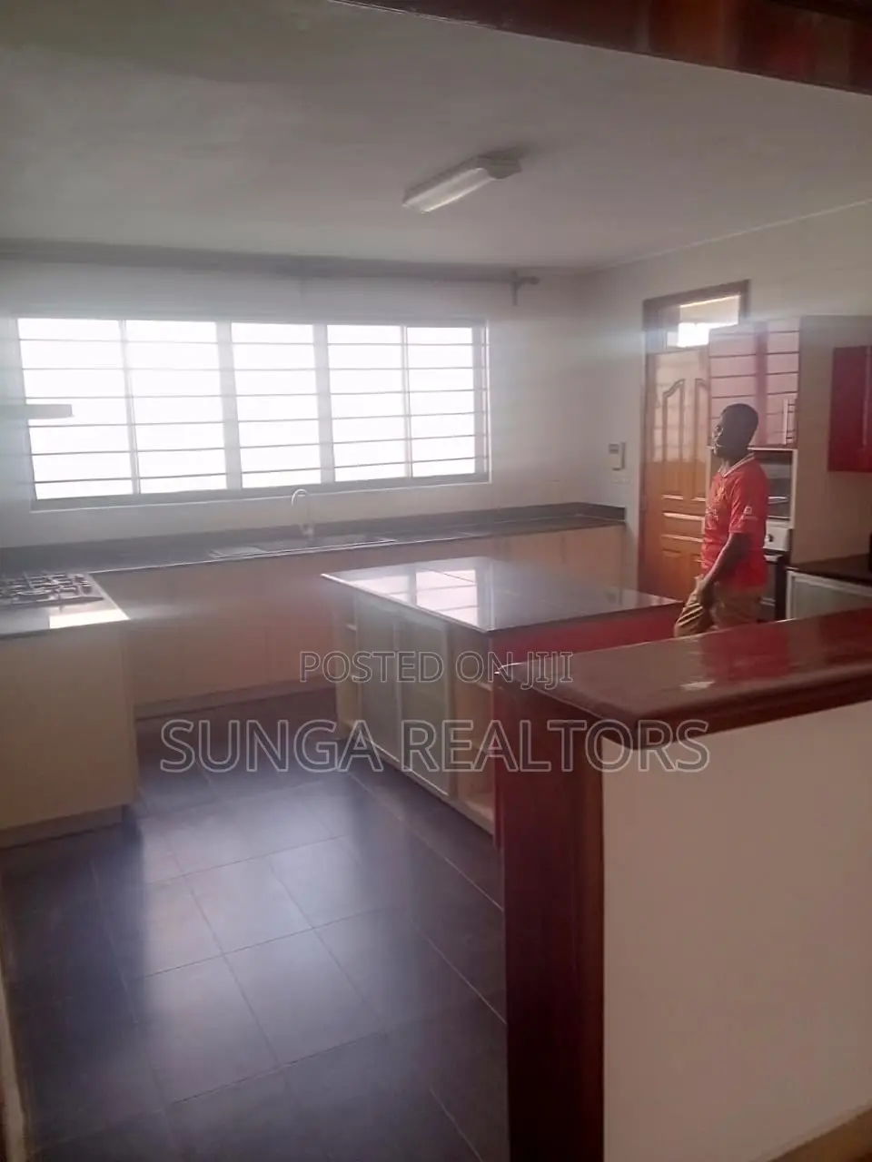 5bdrm House in Convent Drive, Maziwa for rent