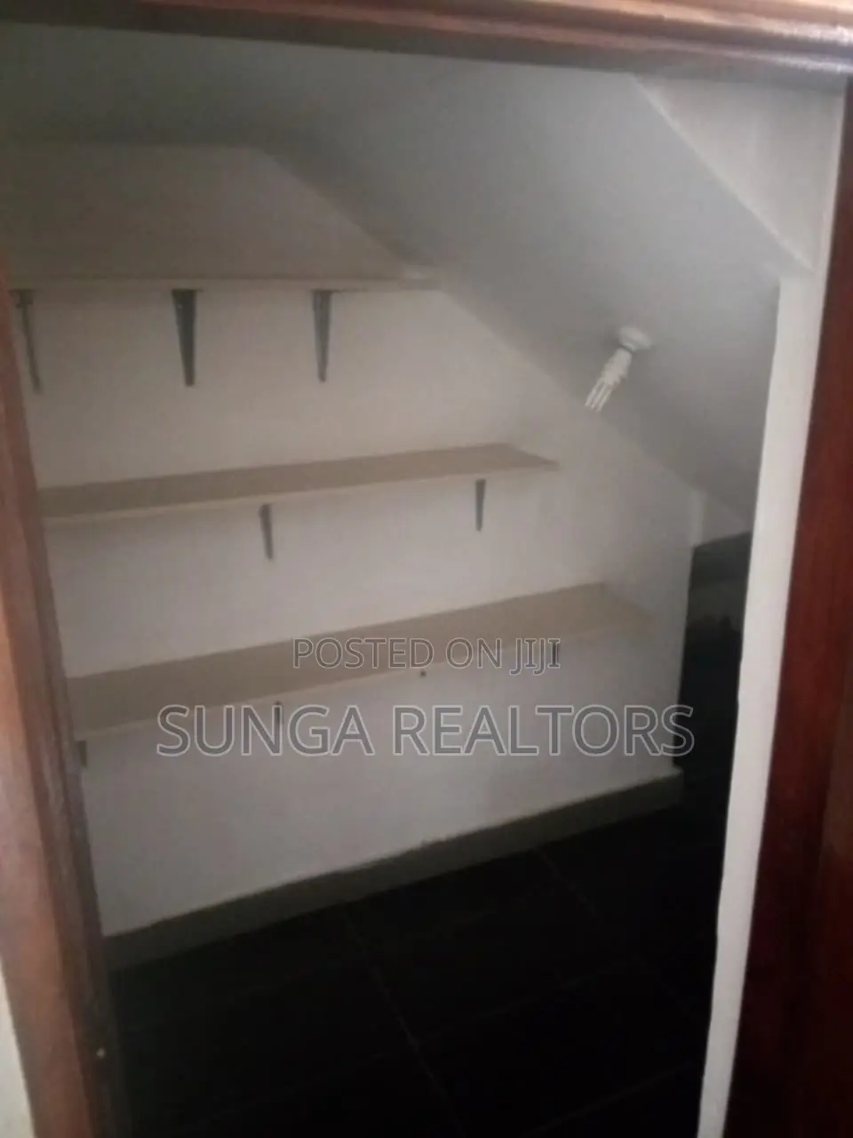 5bdrm House in Convent Drive, Maziwa for rent