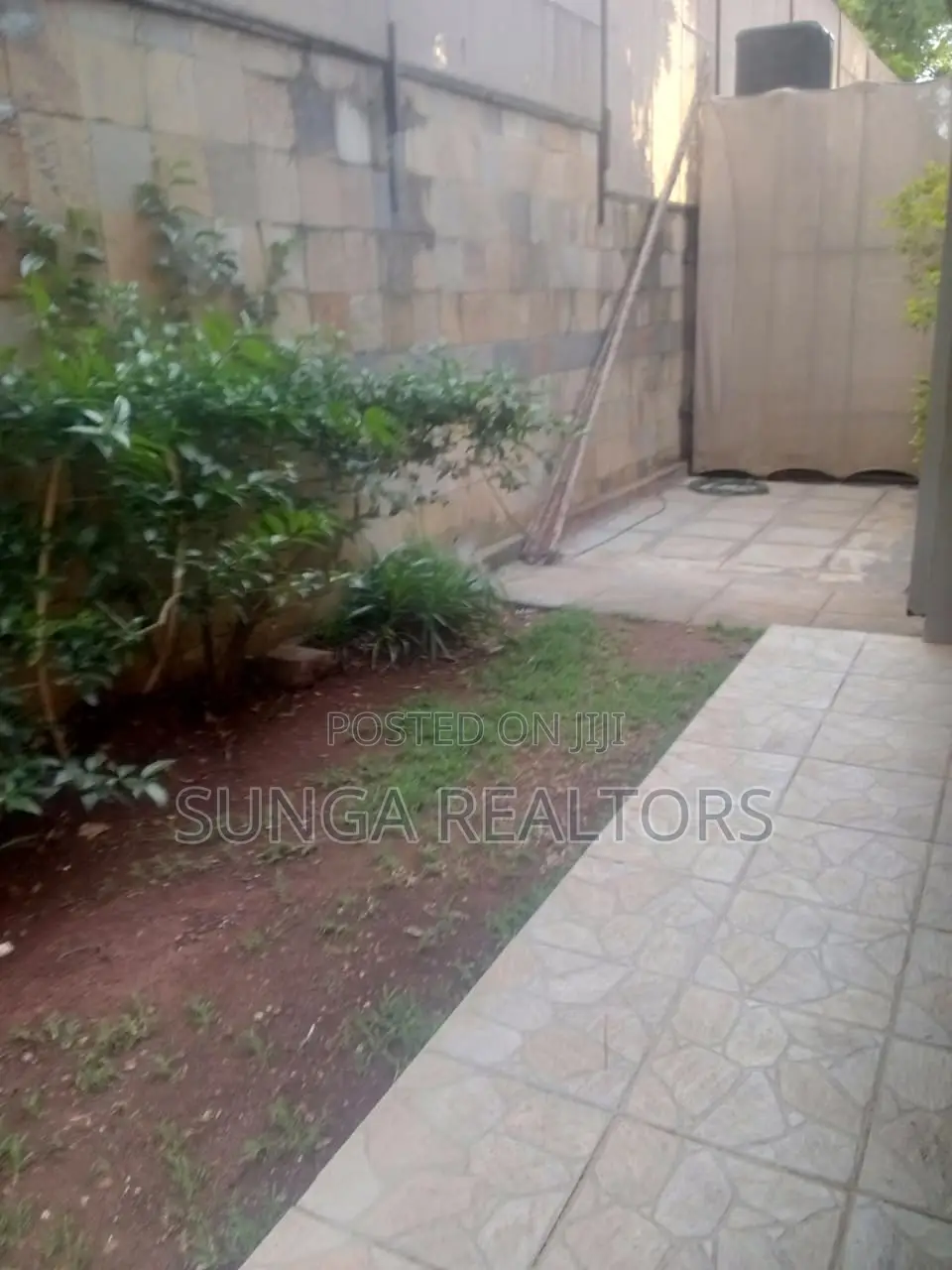 5bdrm House in Convent Drive, Maziwa for rent