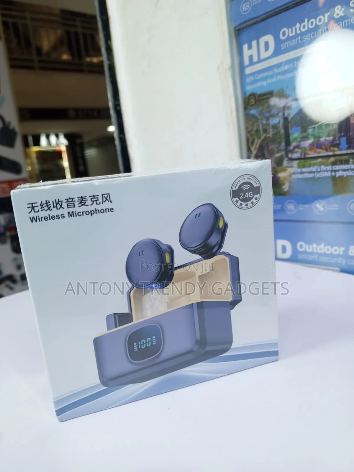 Q8 Wireless Lapel Mic With Digital Battery Display 2 Mics