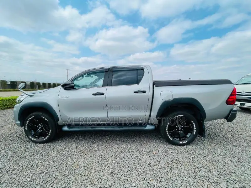 Toyota Hilux 2019 Silver