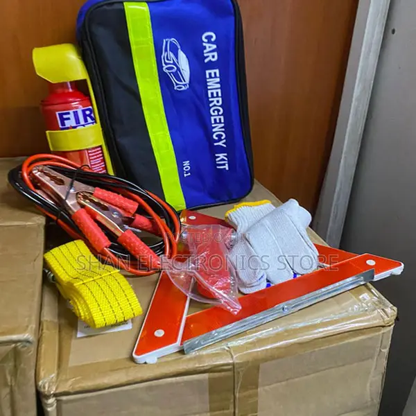 Lightweight, Compact Emergency Kit 7 in 1 Essential Auto Safety