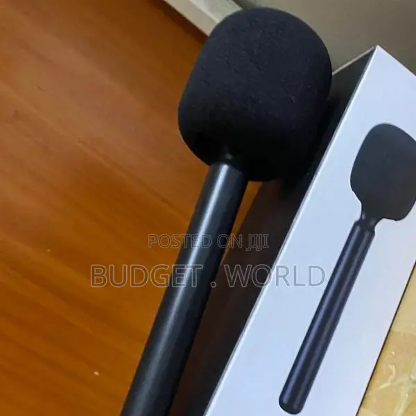 Premium Wireless Lavalier Microphone for Vlogging Clear Voice Capture