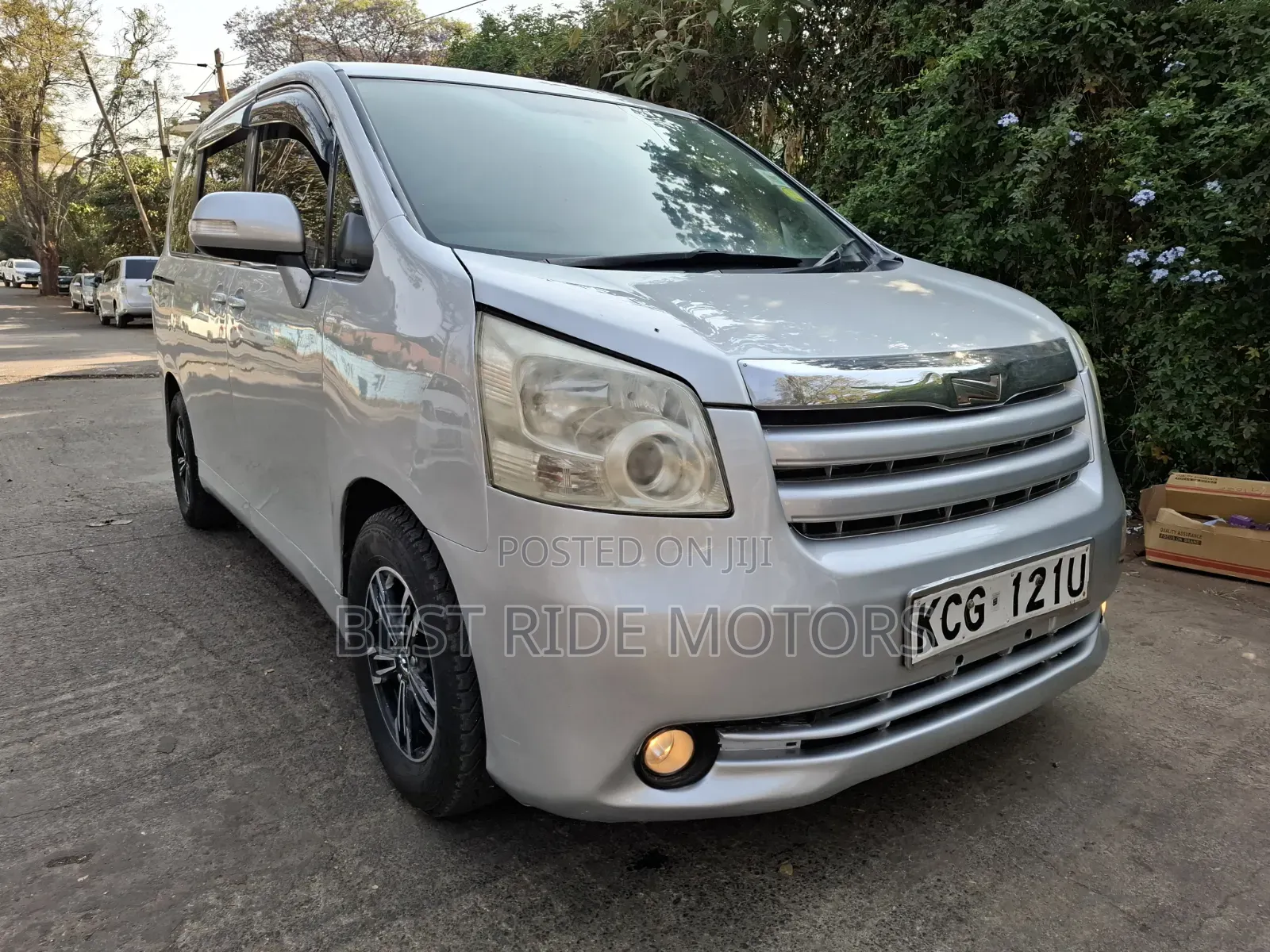 Toyota Voxy 2009 Silver