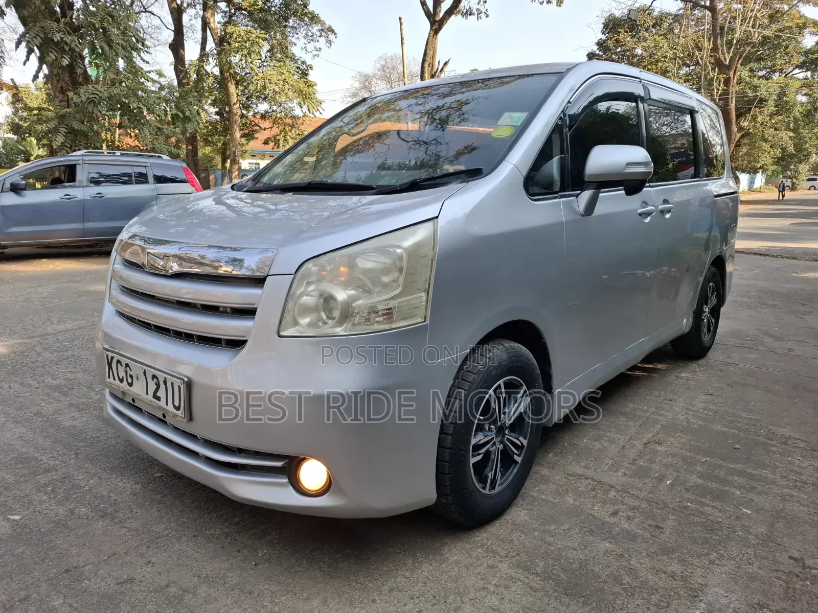 Toyota Voxy 2009 Silver