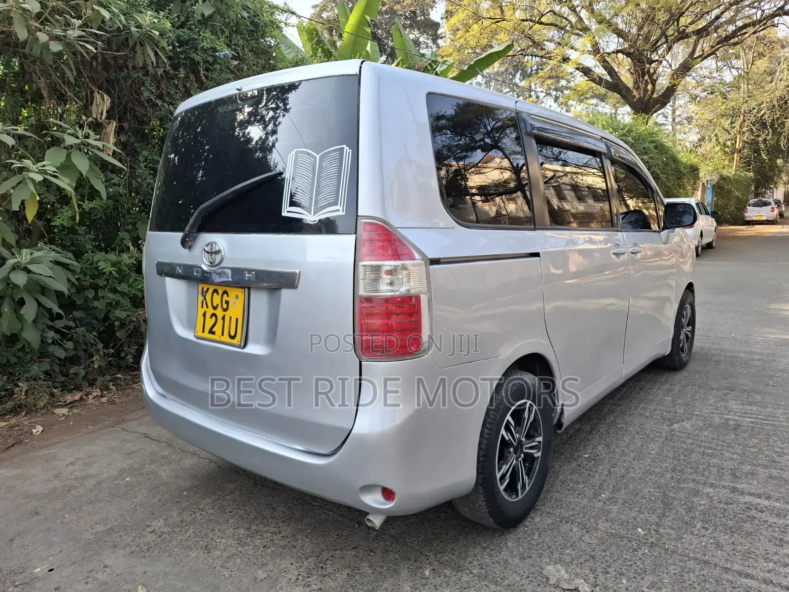 Toyota Voxy 2009 Silver
