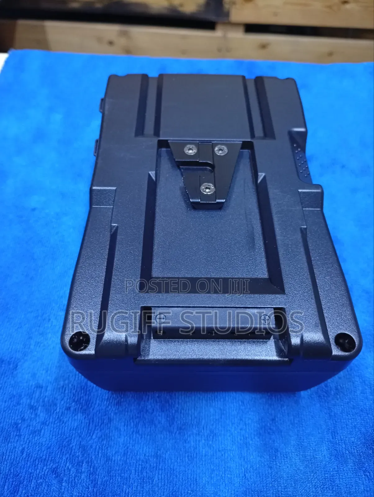 V Mount BP-160. Battery