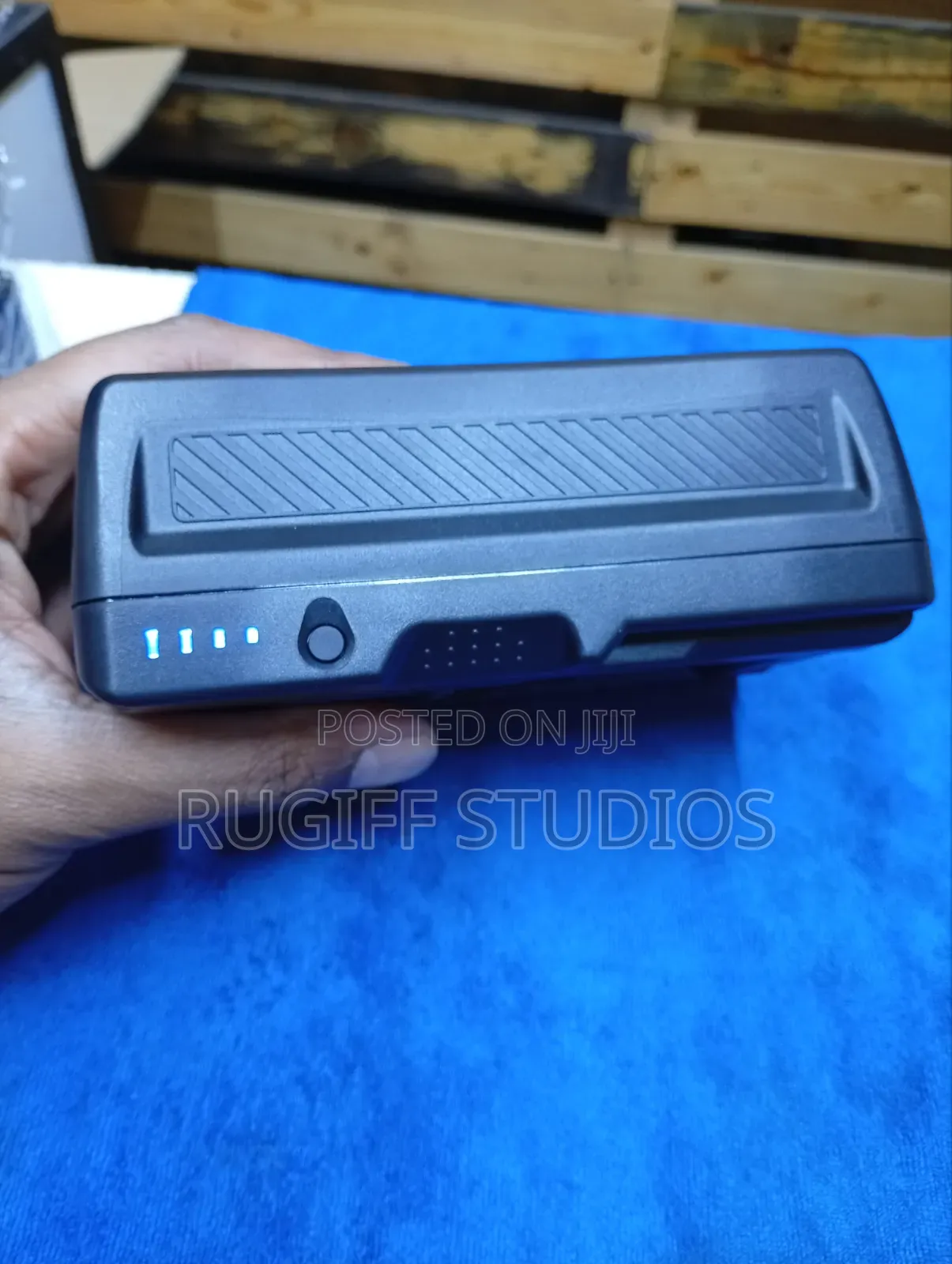 V Mount BP-160. Battery