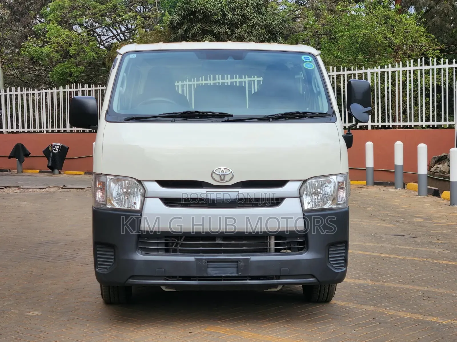 Toyota HiAce 2019 White