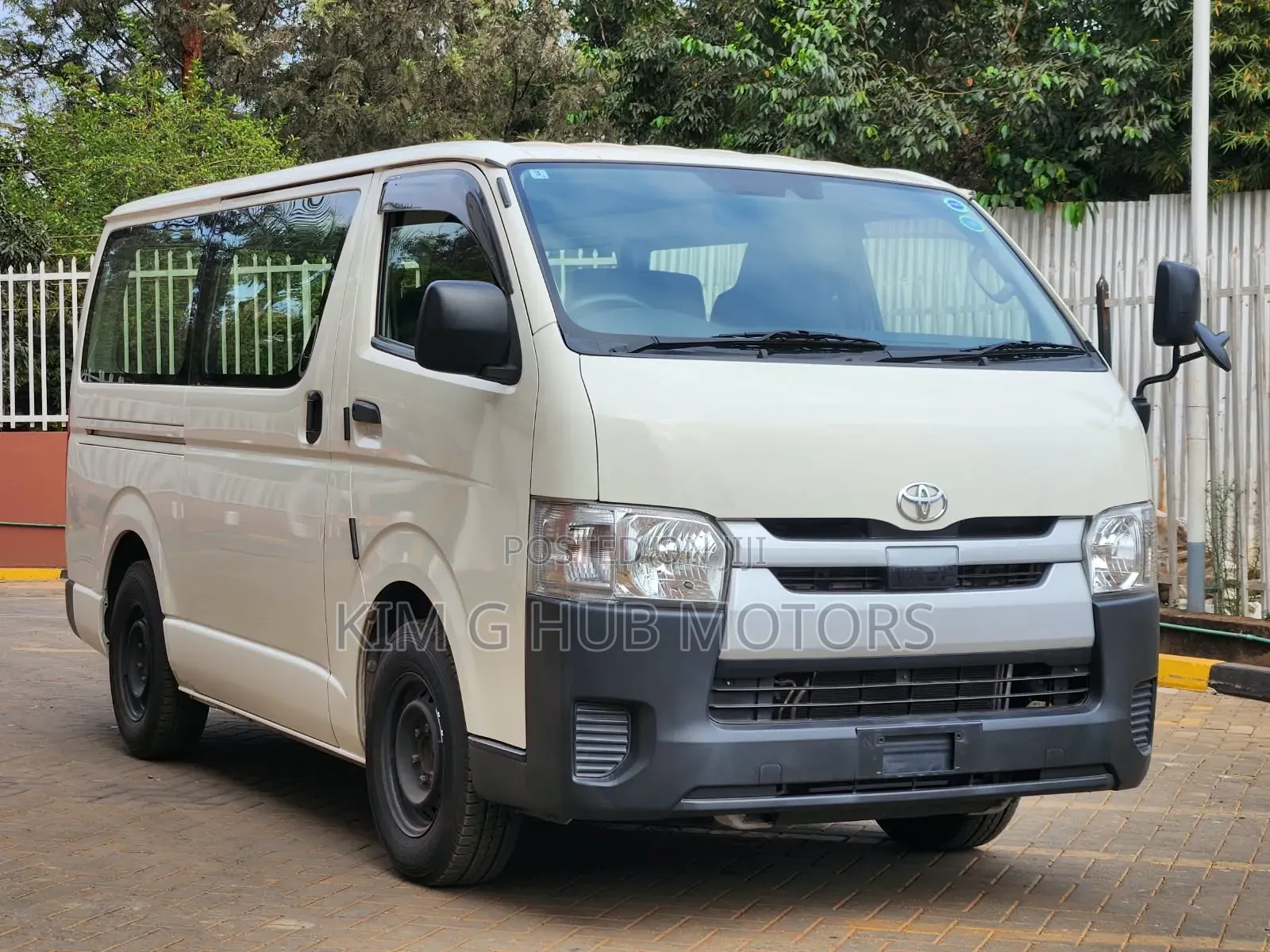 Toyota HiAce 2019 White