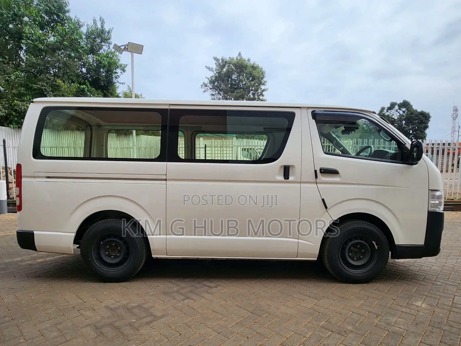 Toyota HiAce 2019 White