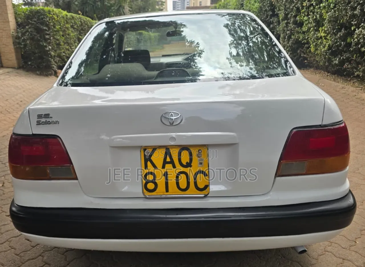 Toyota Corolla 1997 Off white