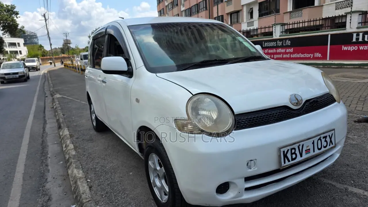 Toyota Sienta 2004 White