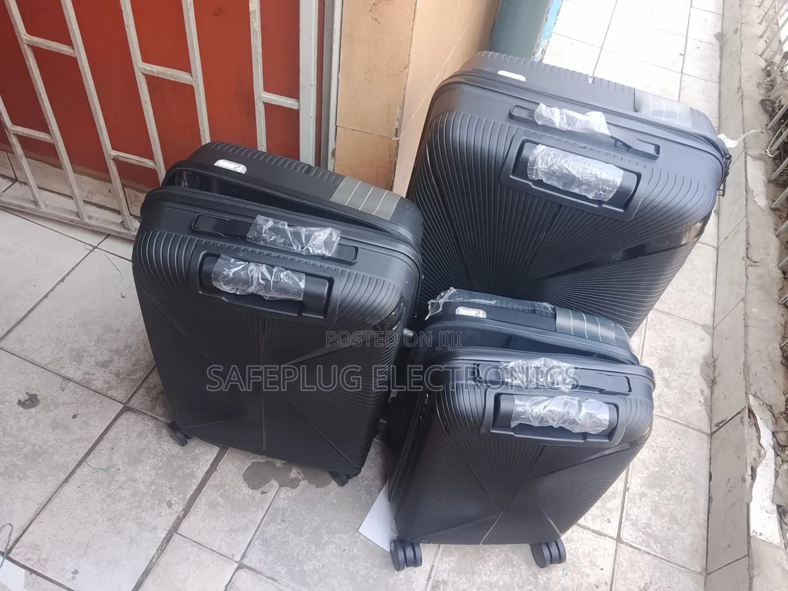 4-in-1 Suitcase Set – Complete Travel Luggage Set