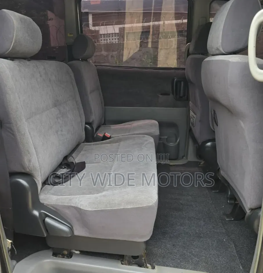 Toyota Noah 2006 Silver