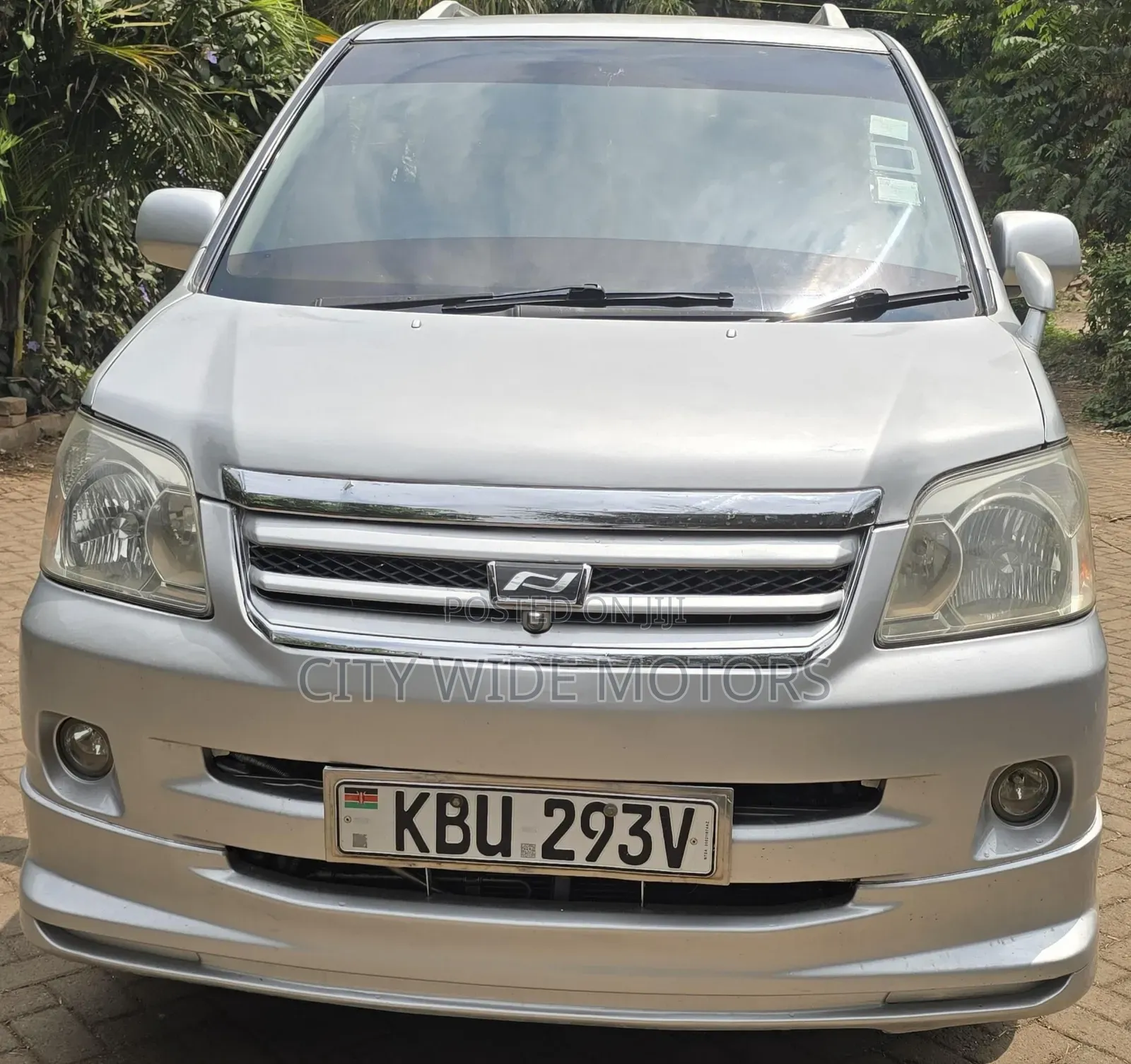 Toyota Noah 2006 Silver