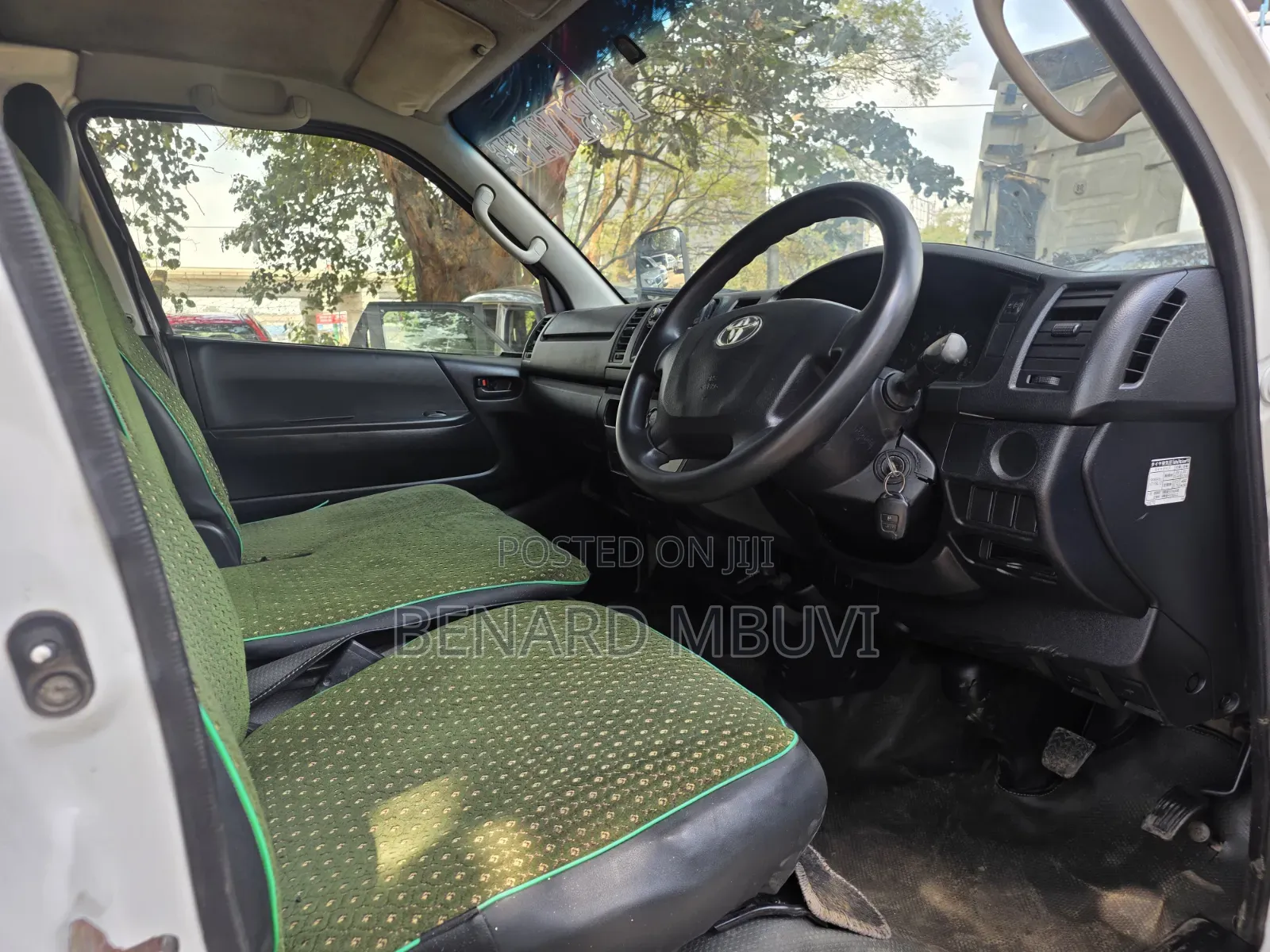 Toyota HiAce 2015 White