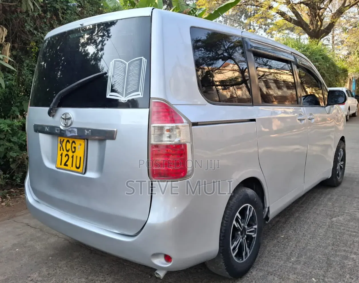 Toyota Noah 2009 Silver